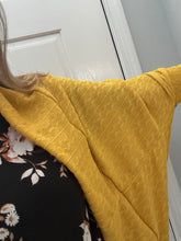 Load image into Gallery viewer, Women’s cocoon cardigan
