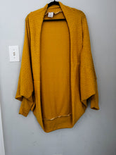 Load image into Gallery viewer, Women’s cocoon cardigan
