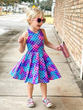 Load image into Gallery viewer, Women’s cross back twirl
