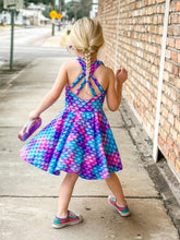 Load image into Gallery viewer, Women’s cross back twirl
